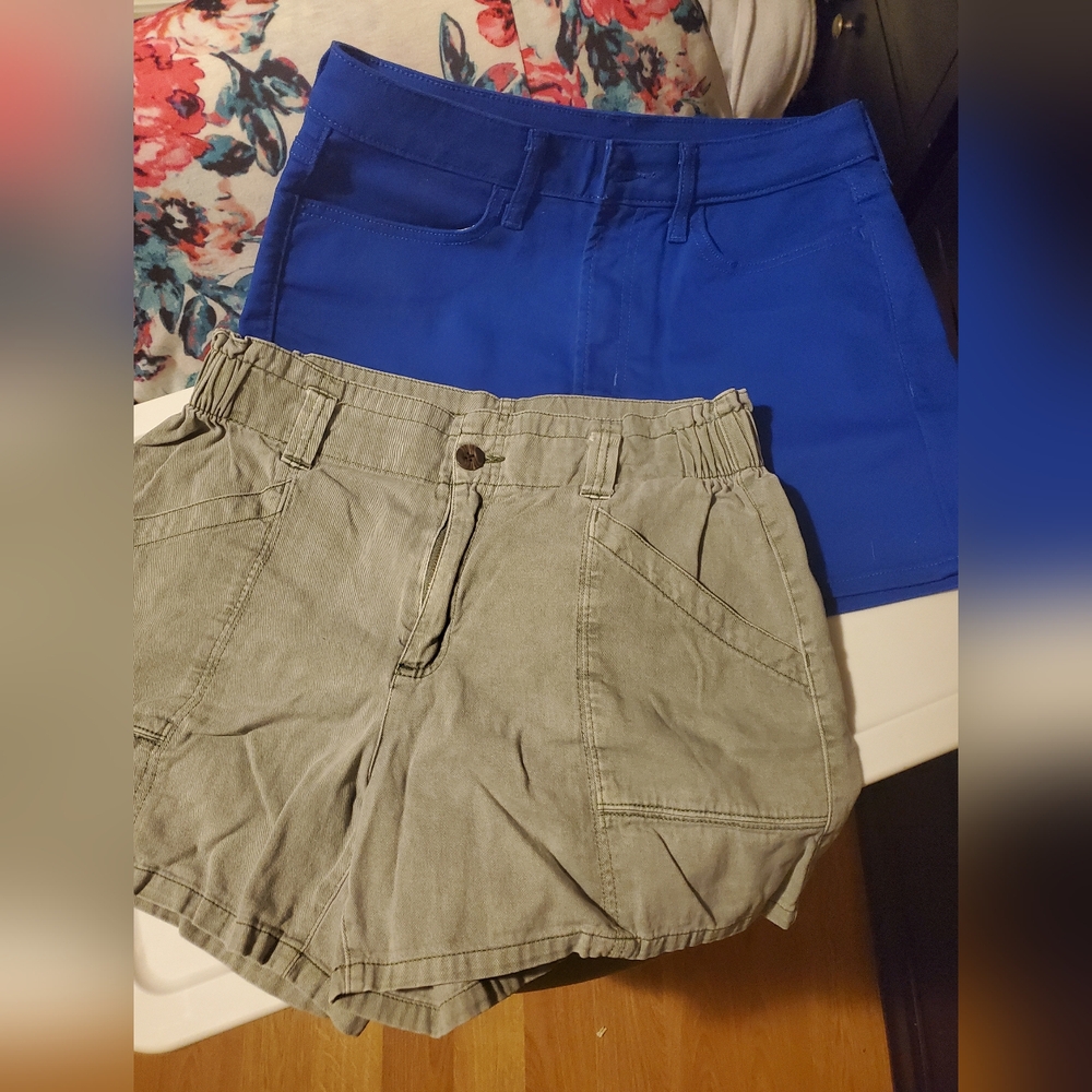 2 Gap Stylish Women's Blue and Green Shorts